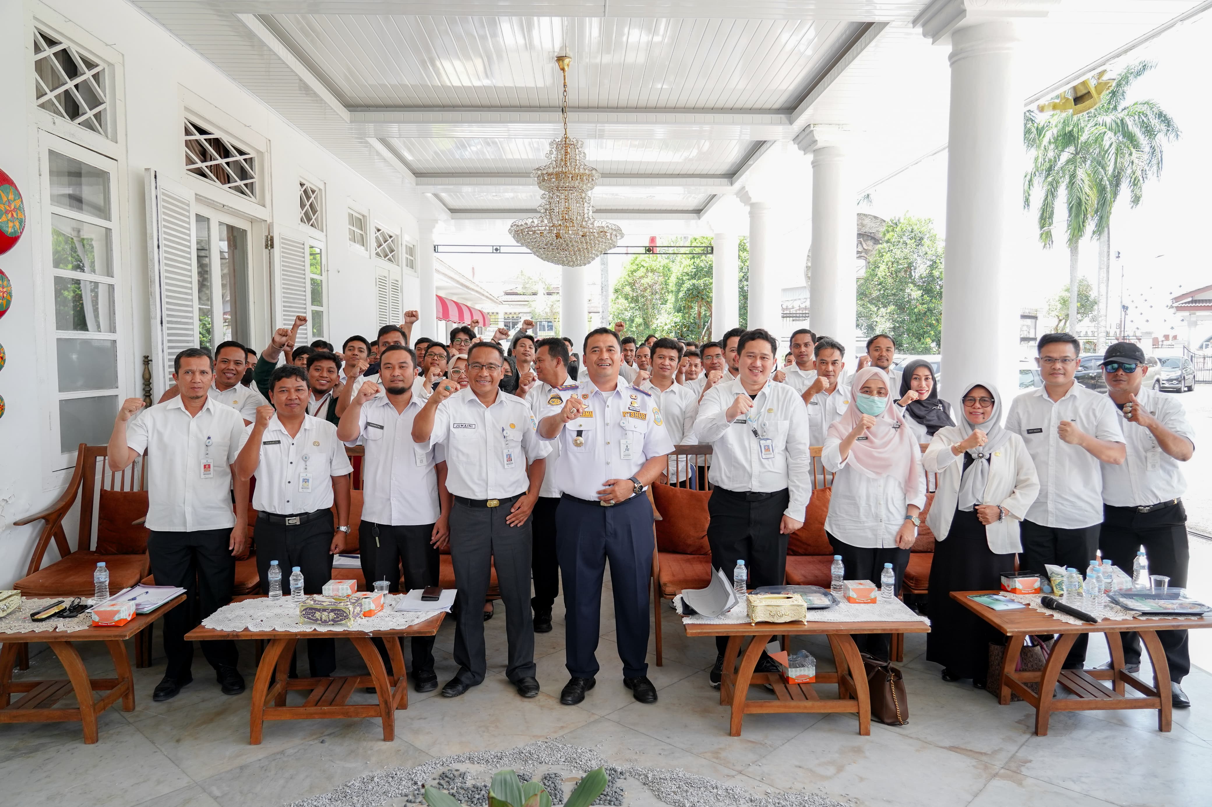 KUMPULKAN PROGRAMMER & TIM IT, PJ WALIKOTA BERIKAN PENGARAHAN E-GOVERMENT


